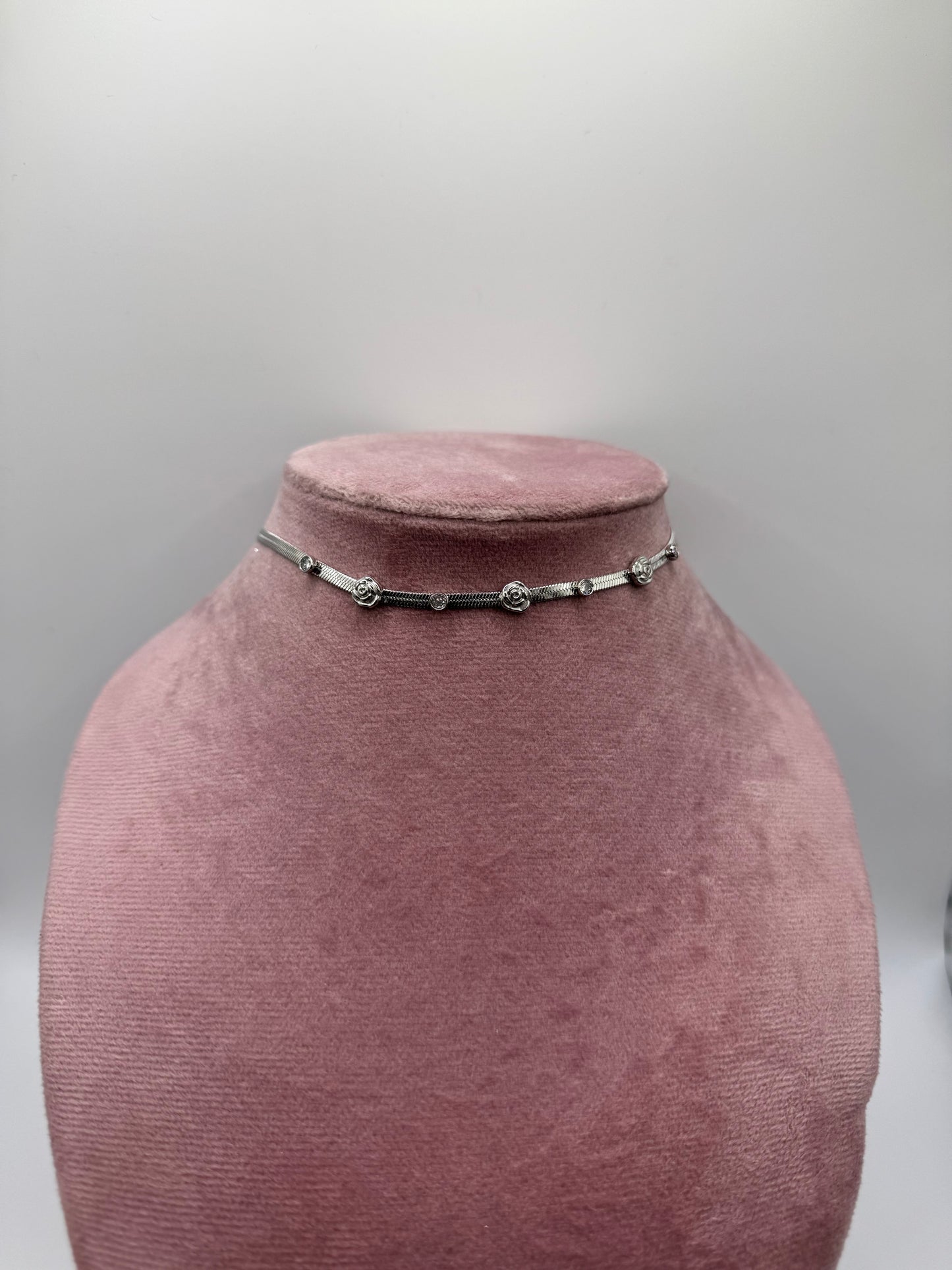 Chocker snake roselline