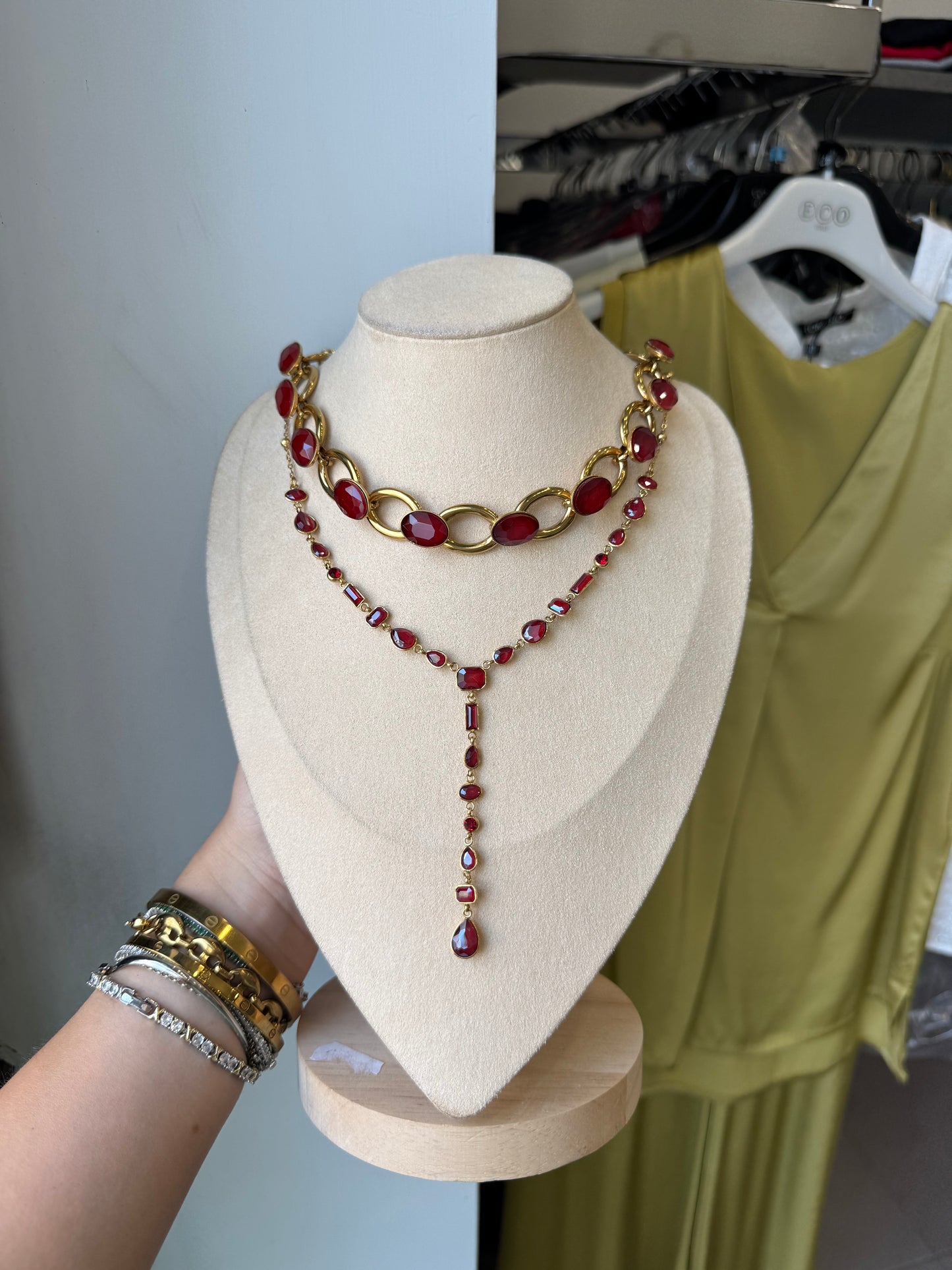 Collana y pietre