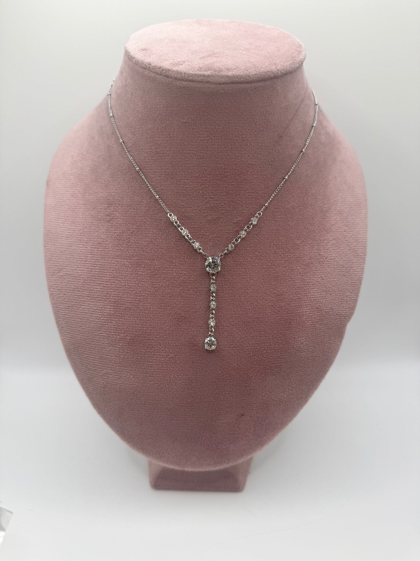 Collana y lux