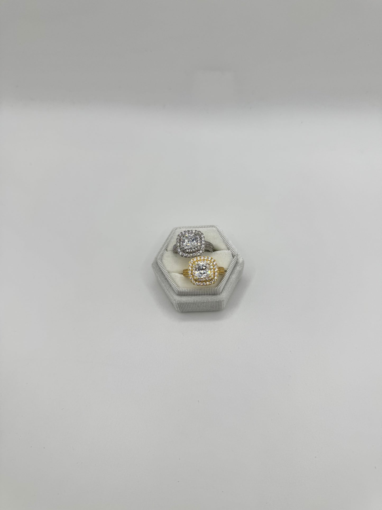 Quadrato diamond ring