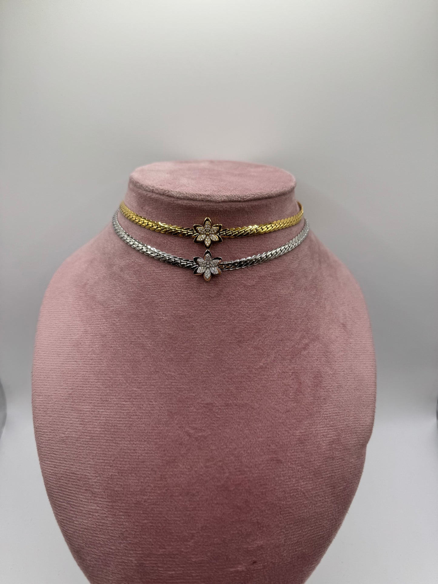 Chocker treccia e fiore