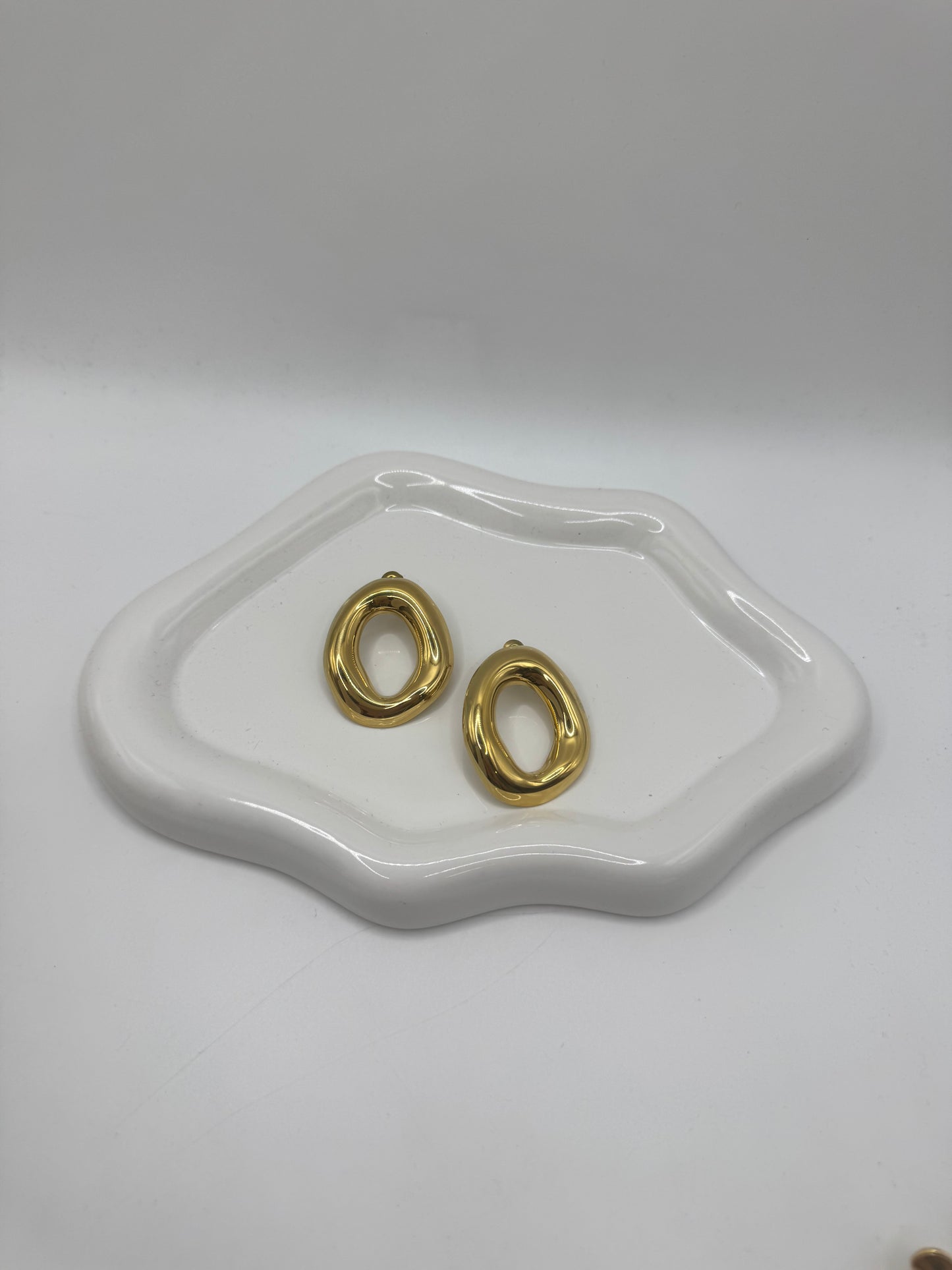 O earrings