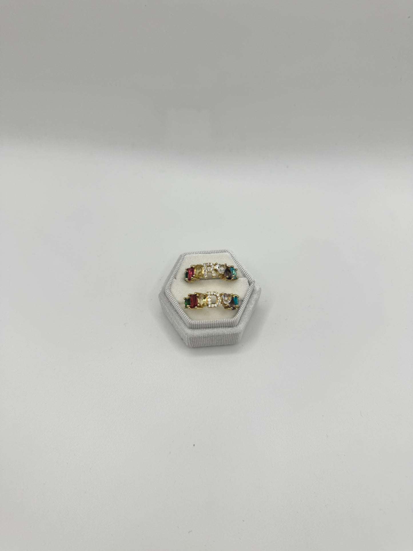 Anello rainbow con lettera