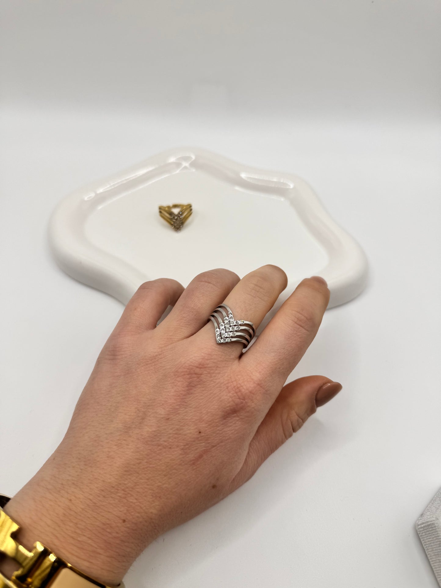 V ring