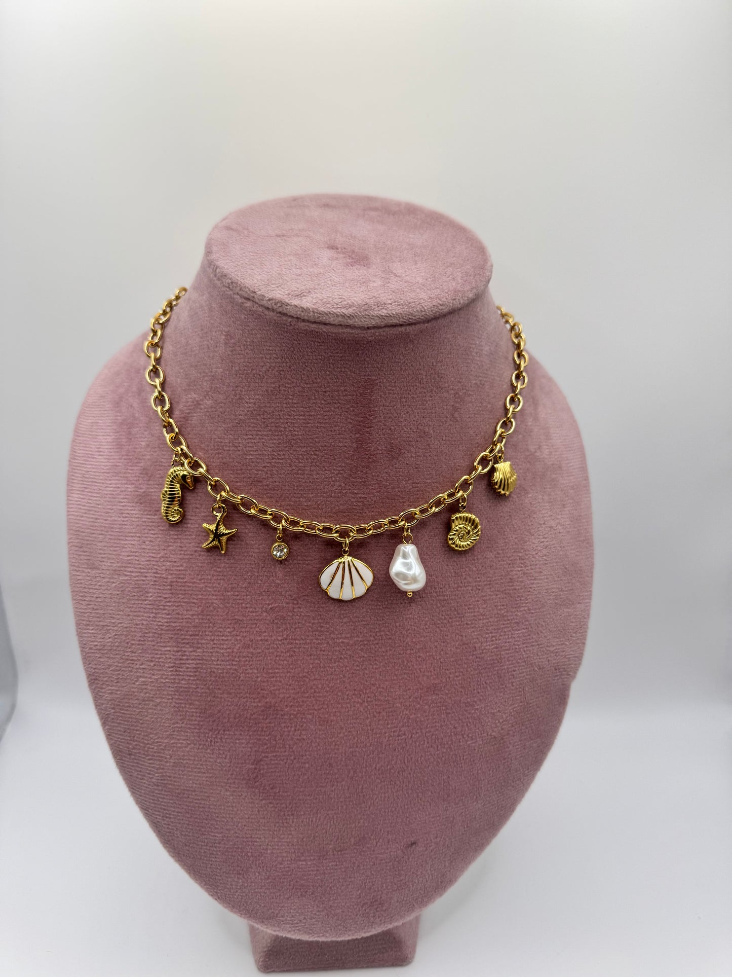Collana white shell