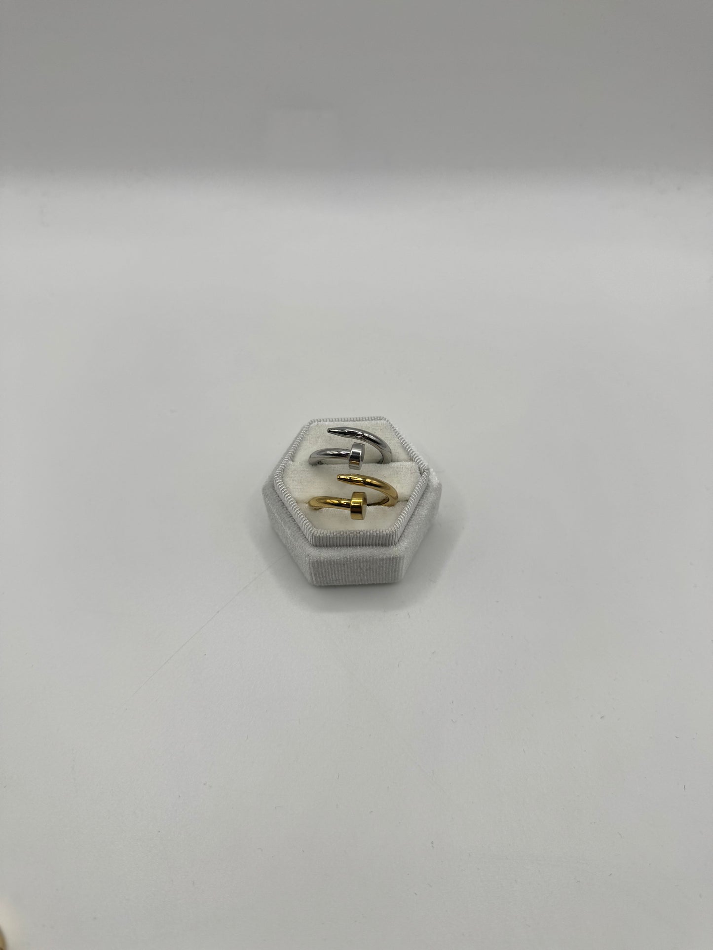 Anello chiodo mod.Cartier oro