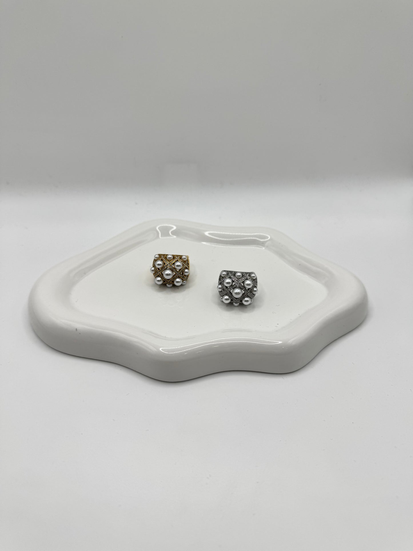 Anello cesto di perle