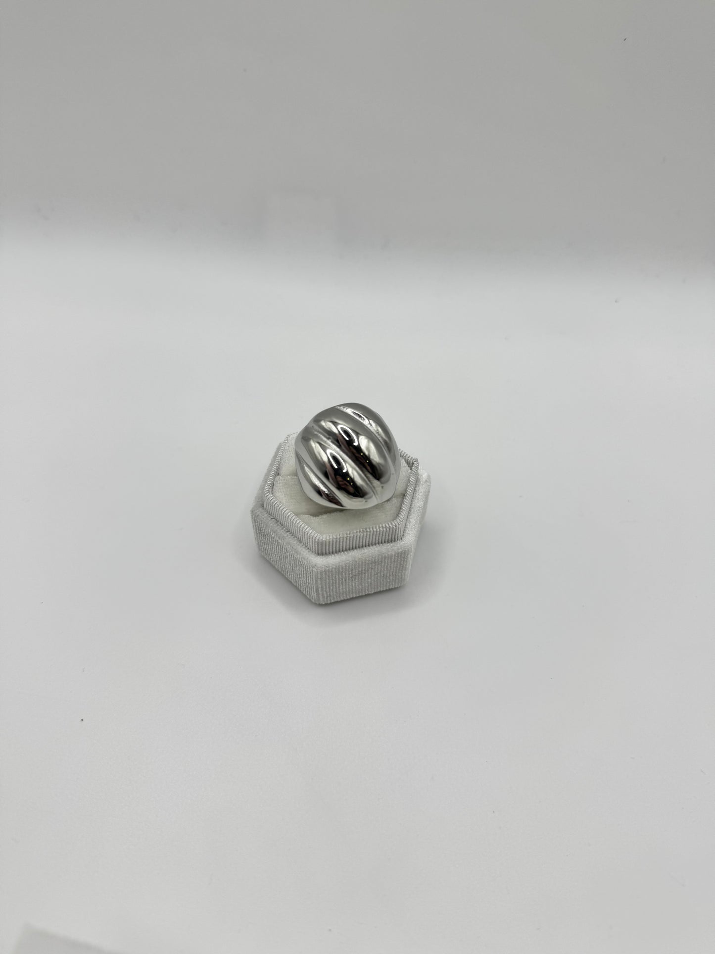 Extreme lamè ring
