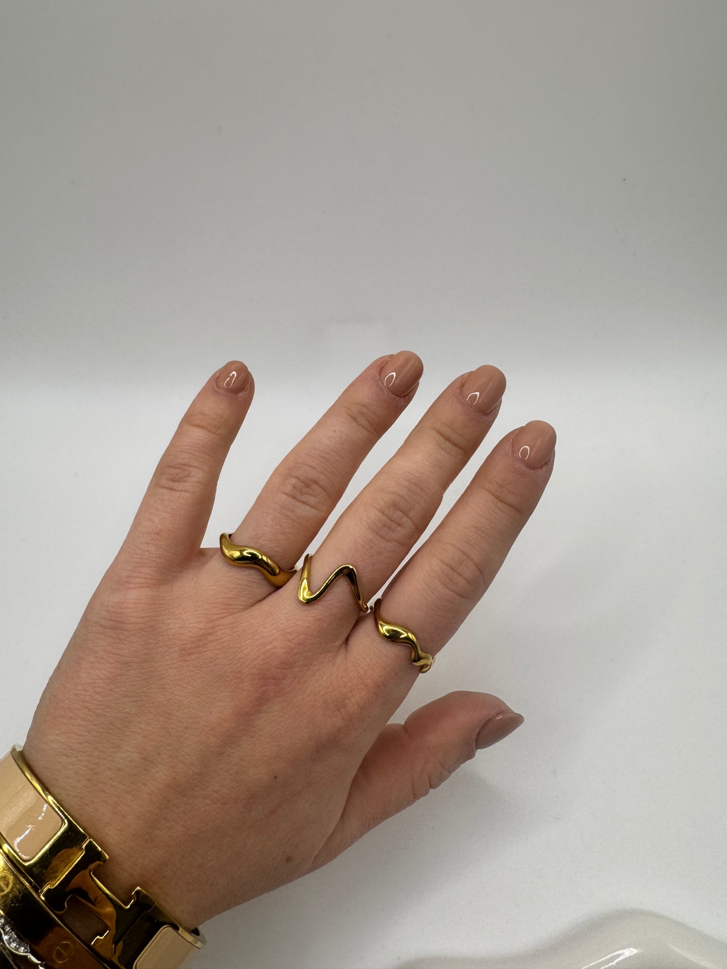 Essential rings onda