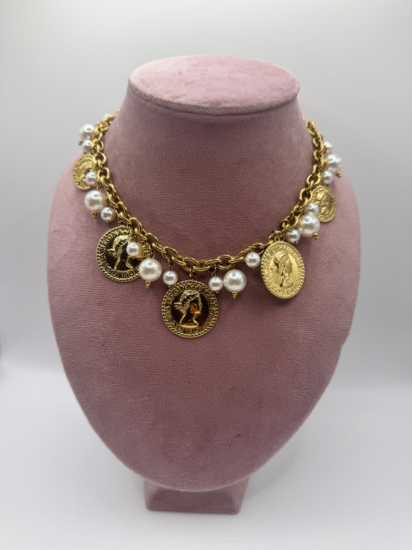 Collana perle e monete