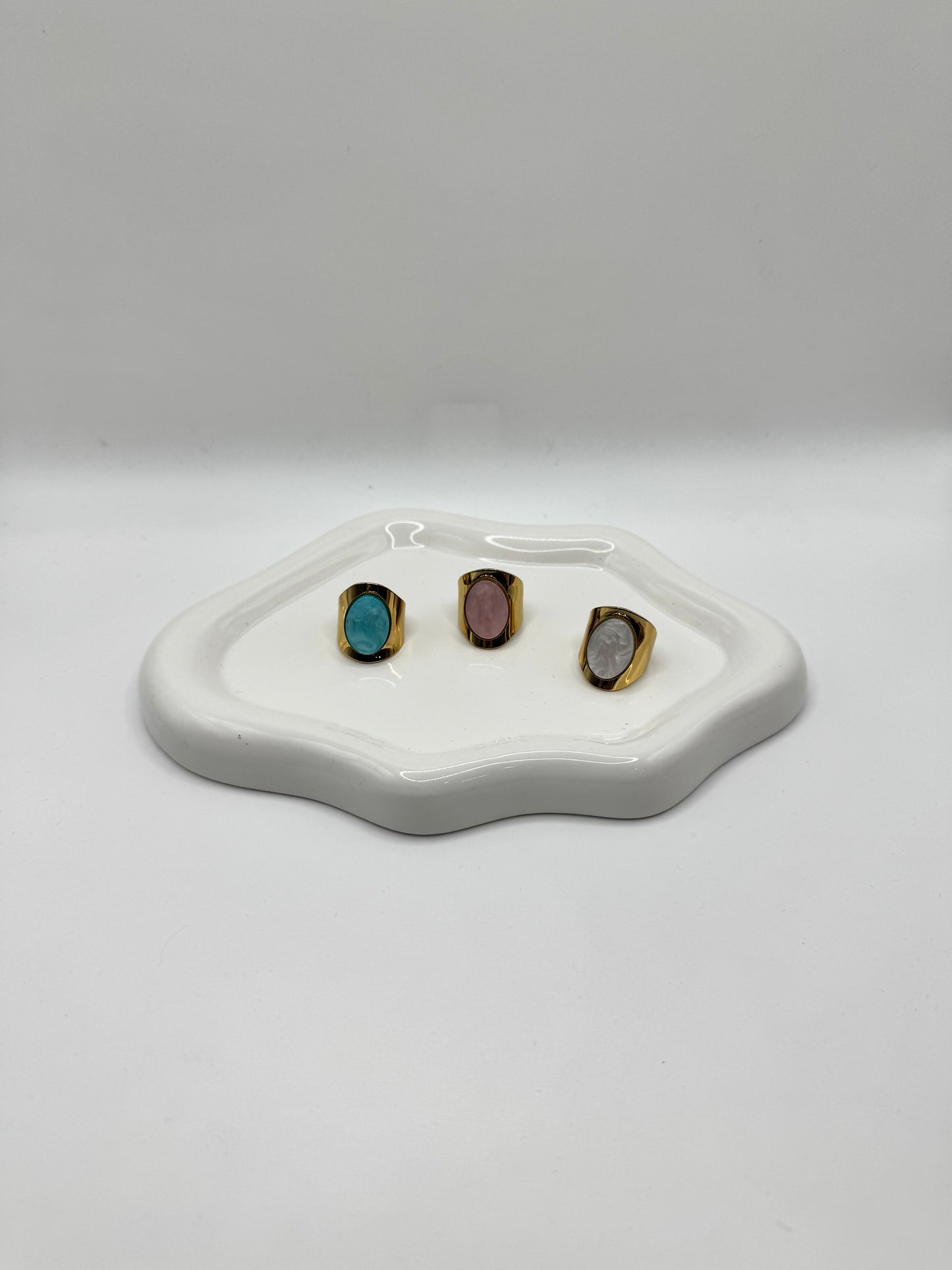 Anello fascia con ovale color
