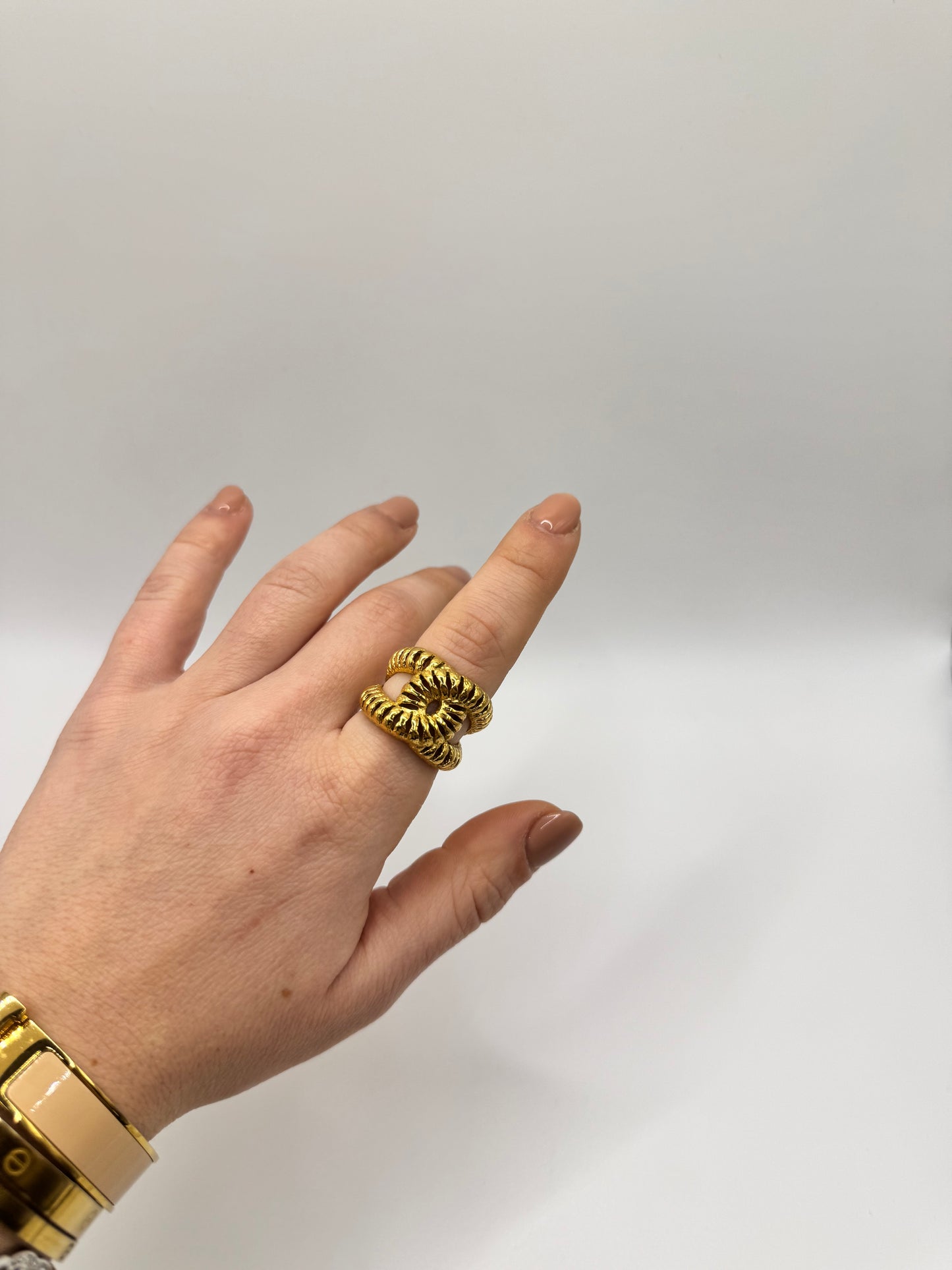 Big charme ring