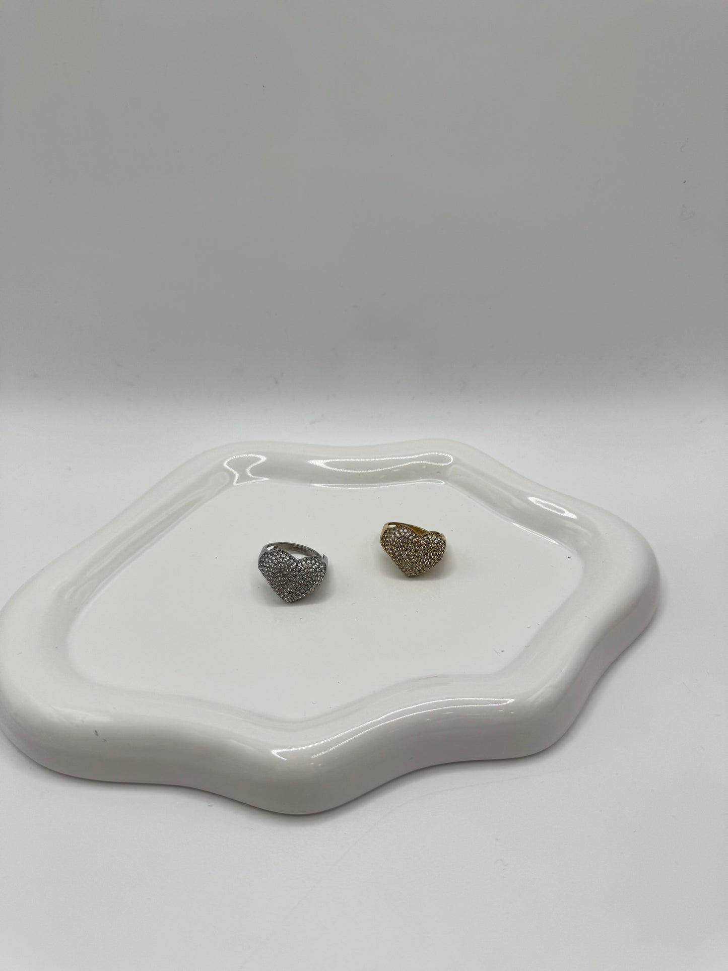 Anello sigillo cuore pavè