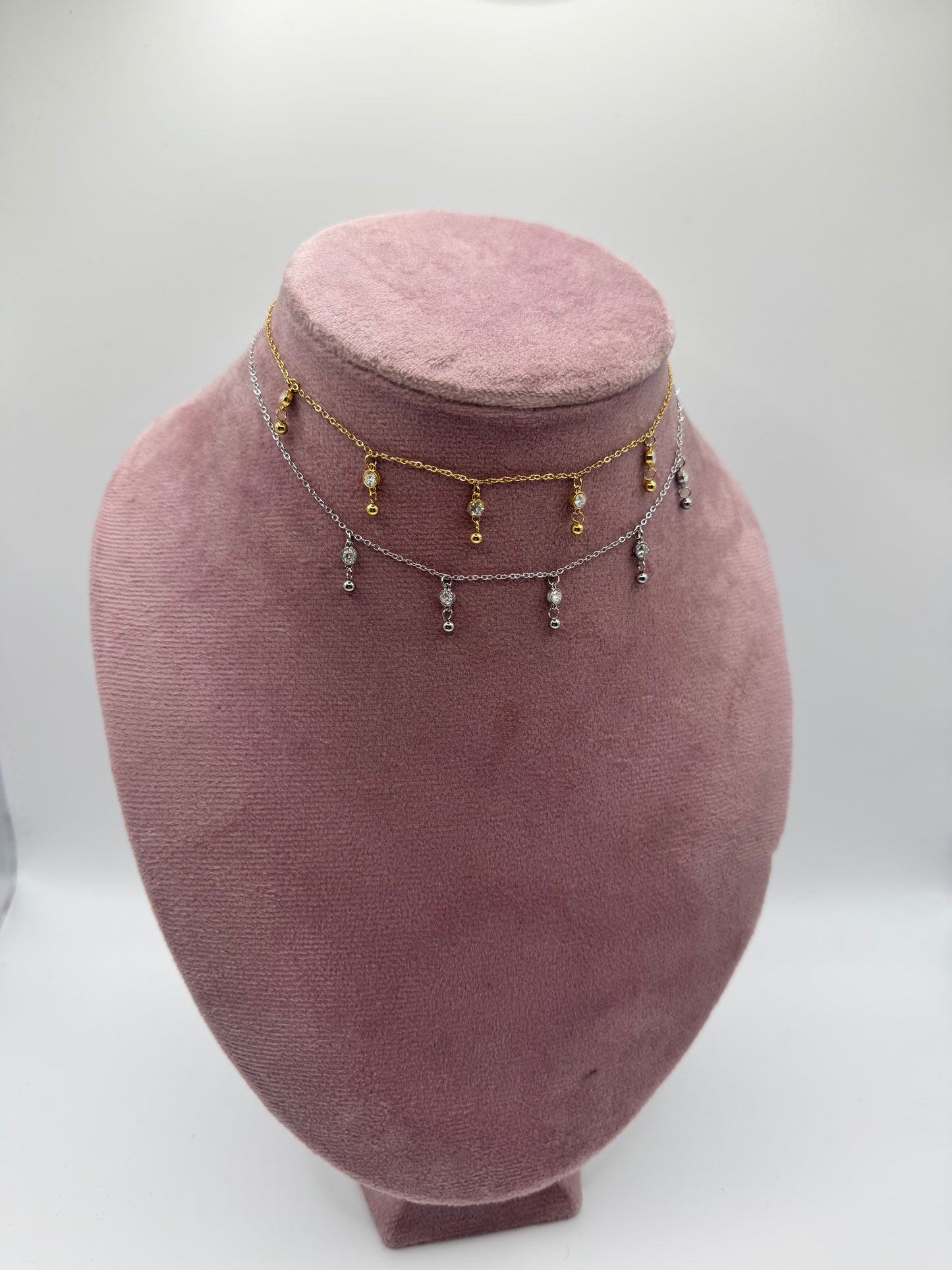 New chocker essential lux