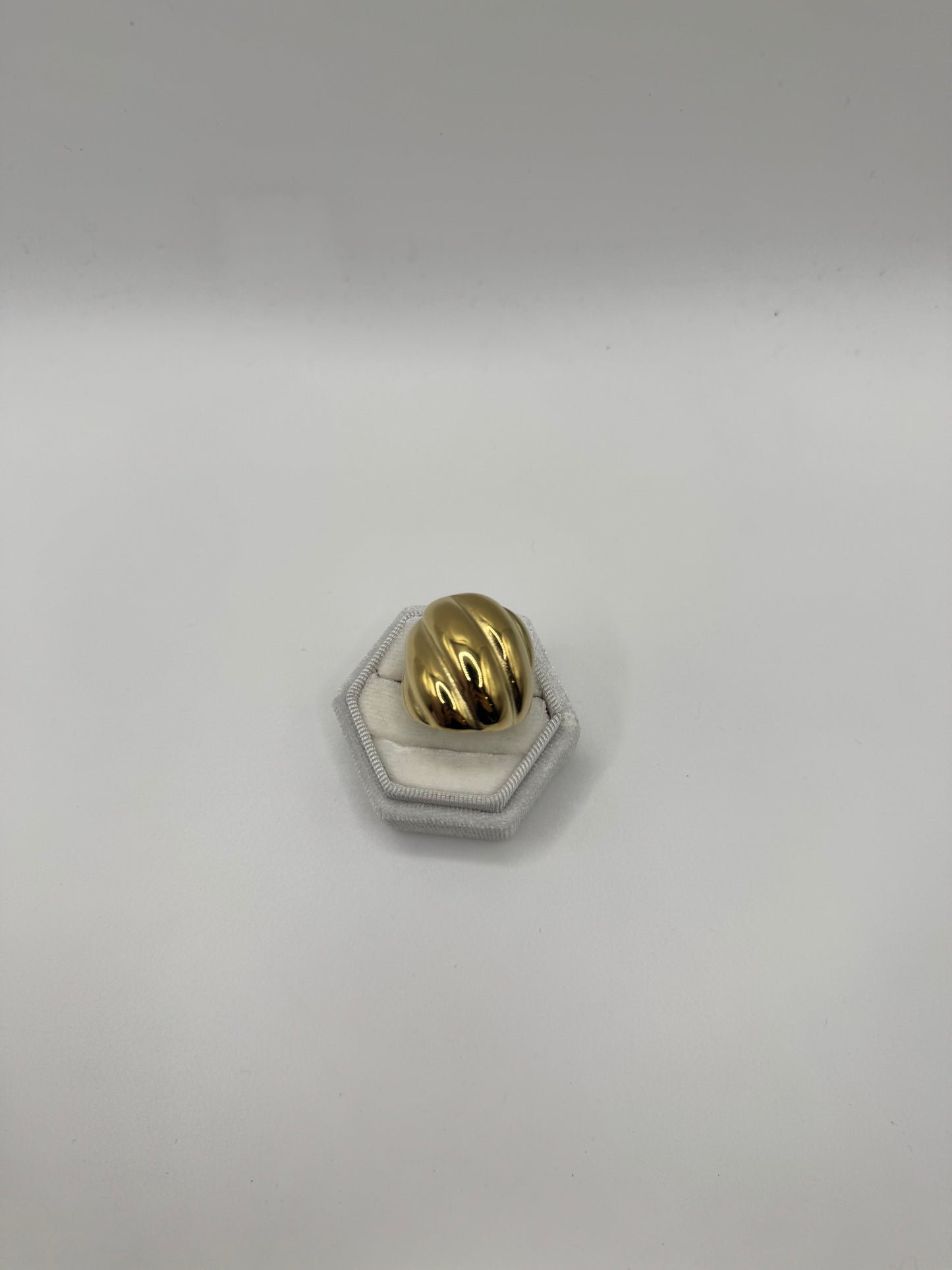 Extreme lamè ring