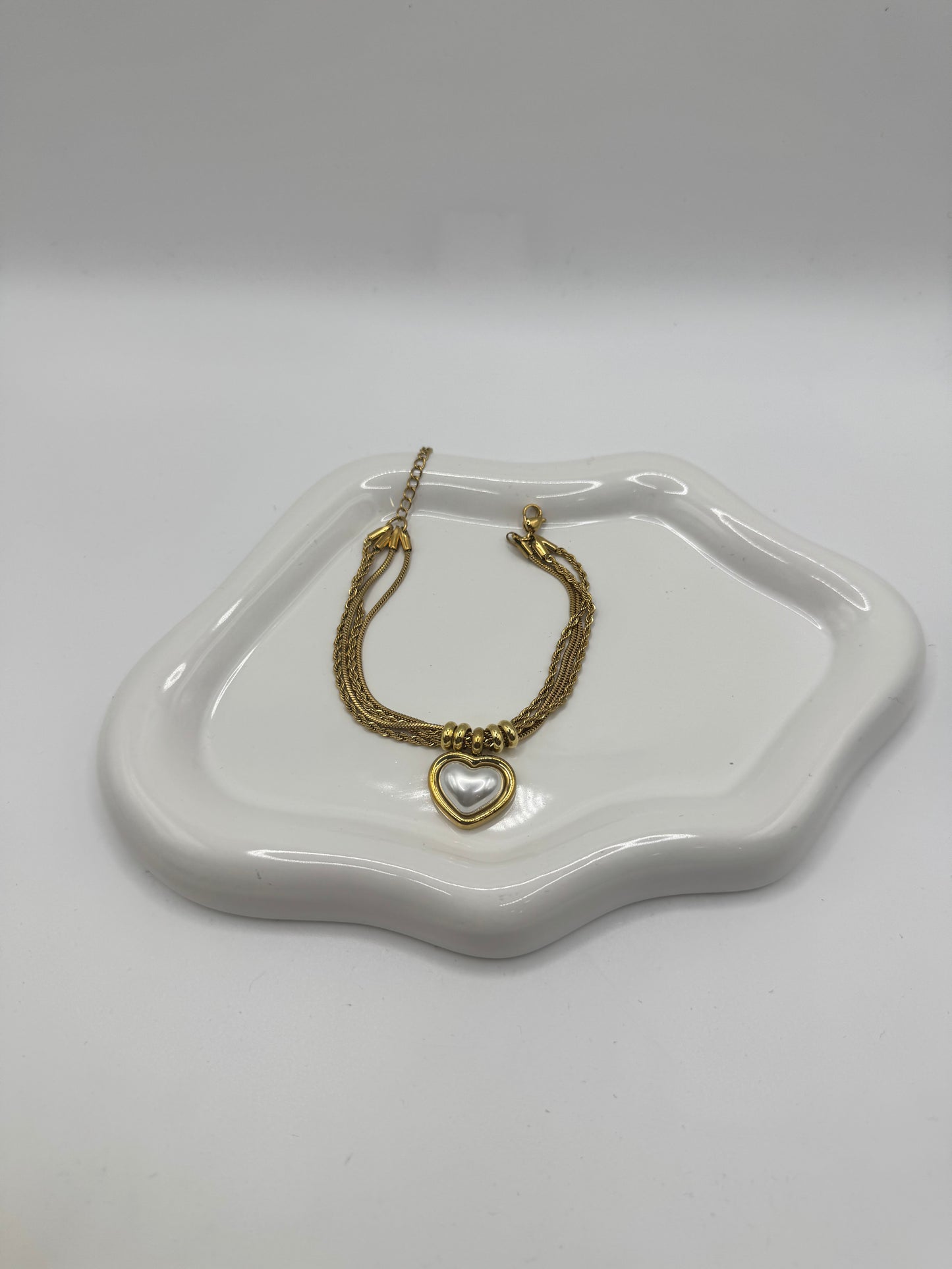 Bracciale multifilo con cuore di perla