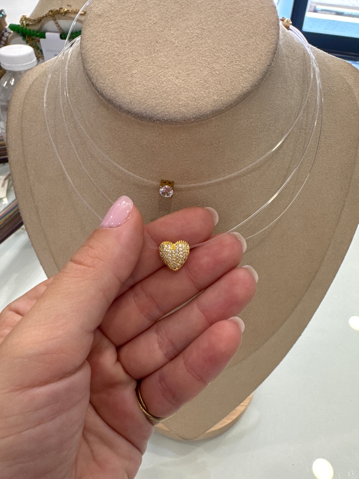 Collana invisibile
