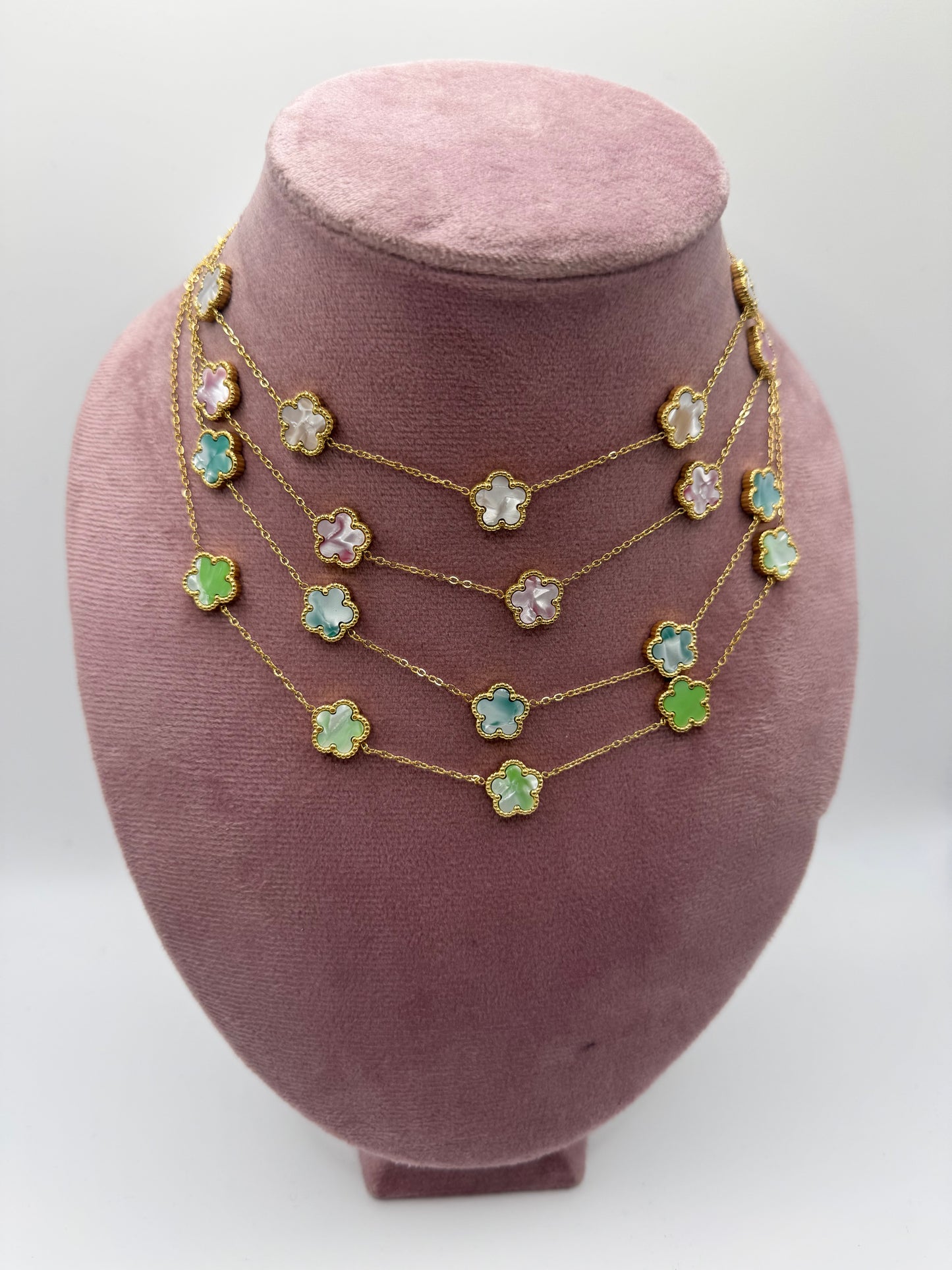 Collana fiori madreperlati pastello