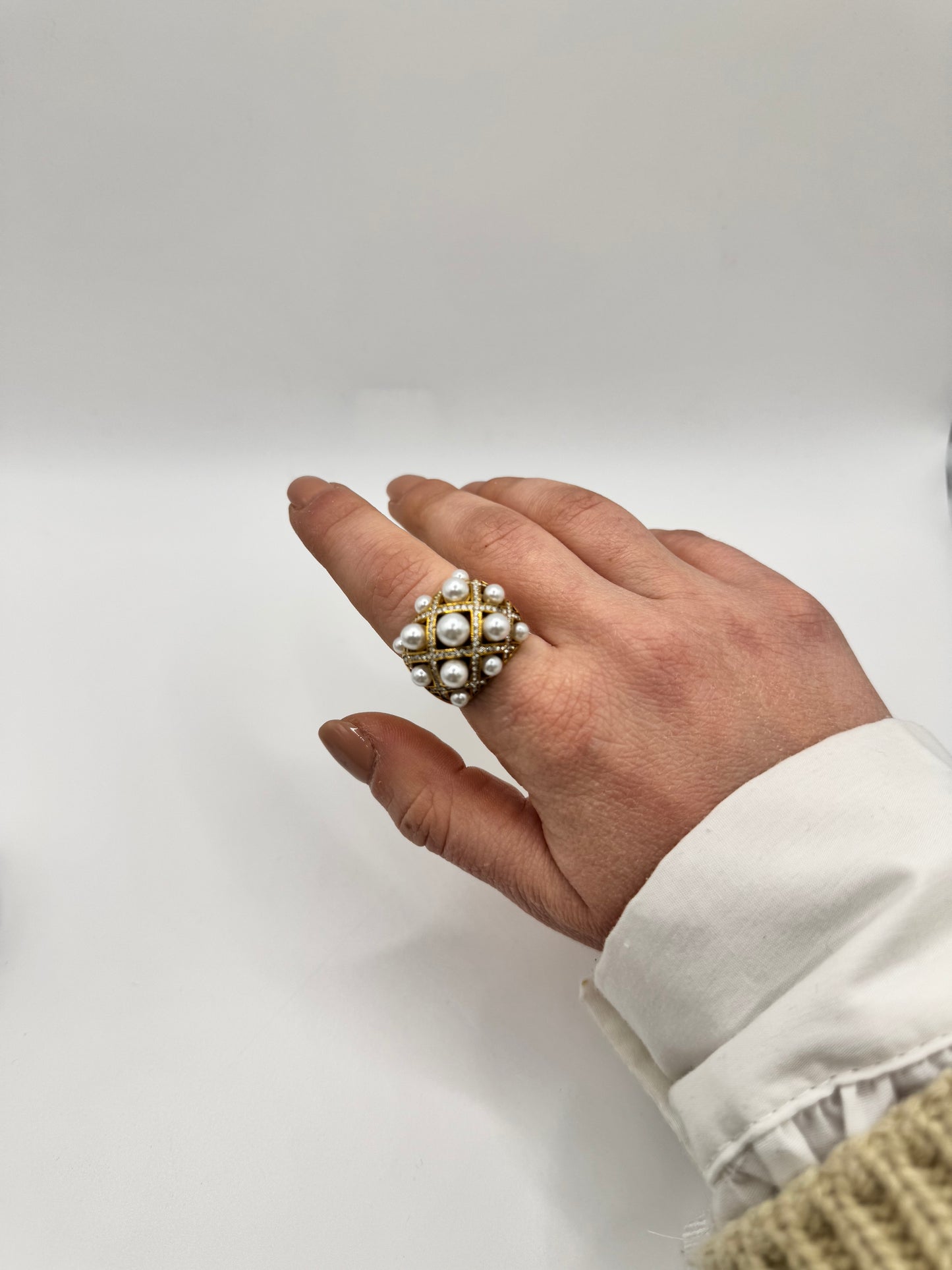Anello cesto di perle