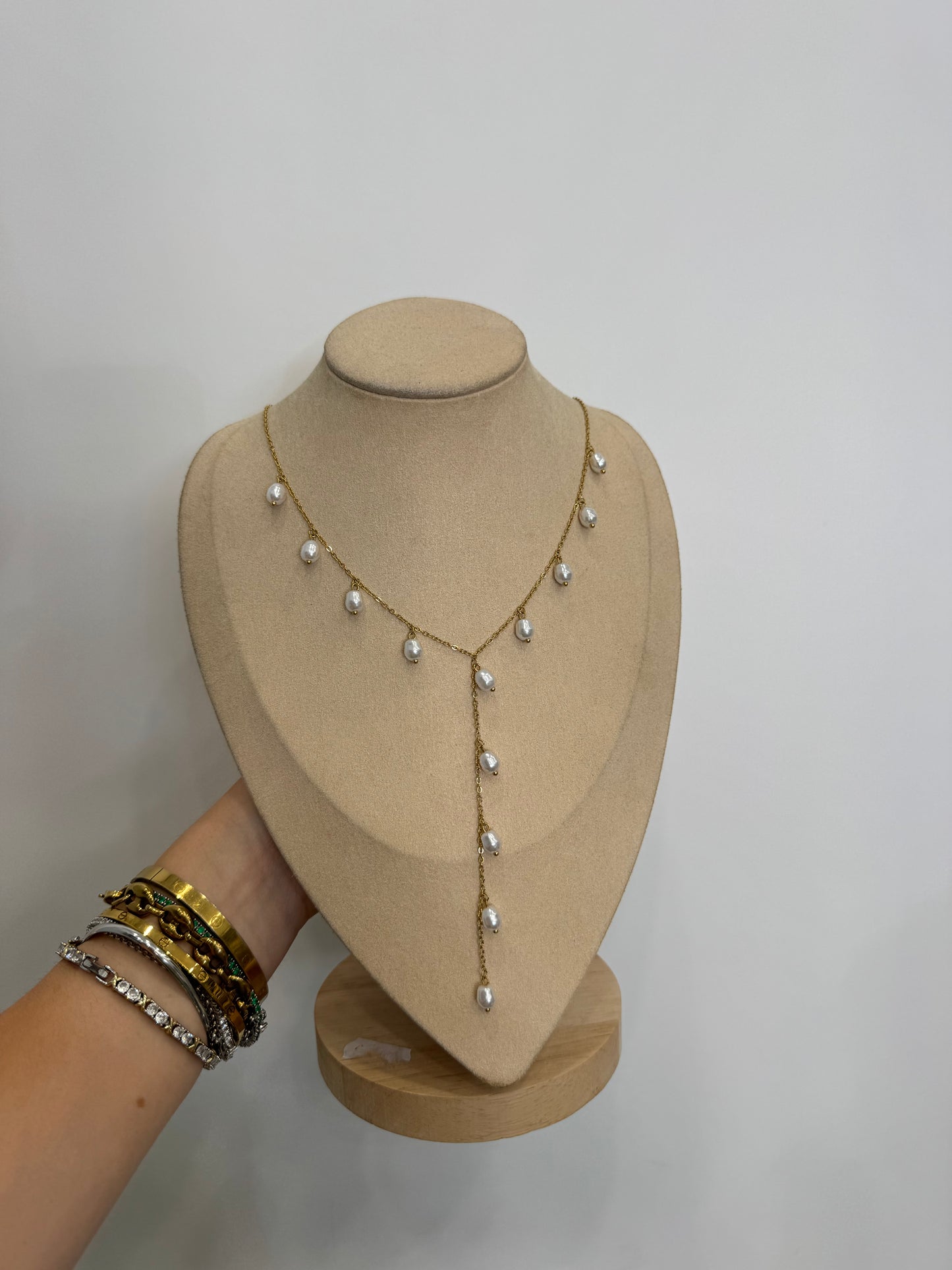 Collana y perle pendenti