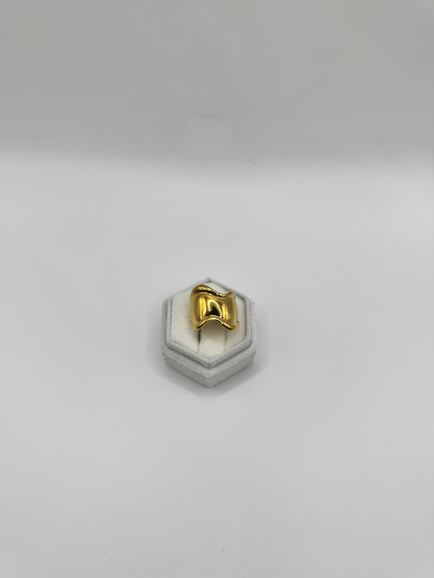 Anello fascia ondulata