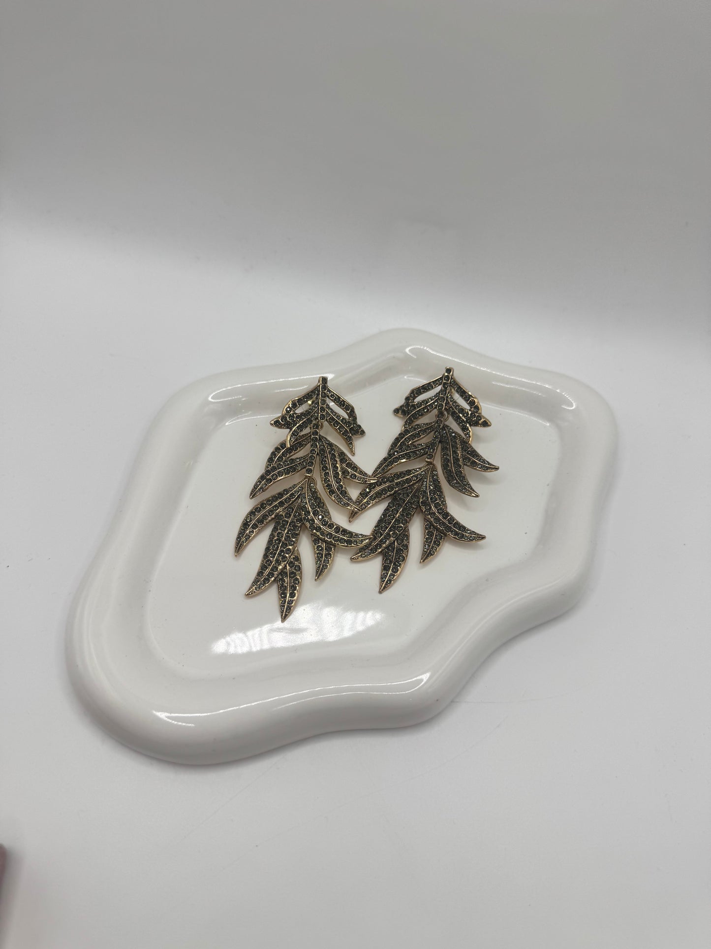 Maxi foglia con zircone verde oliva