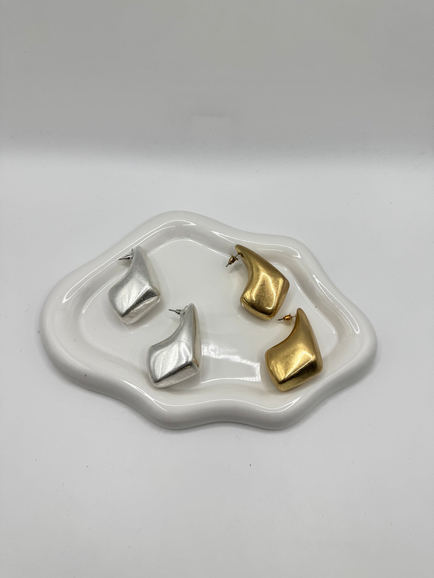 Orecchino stone satinato