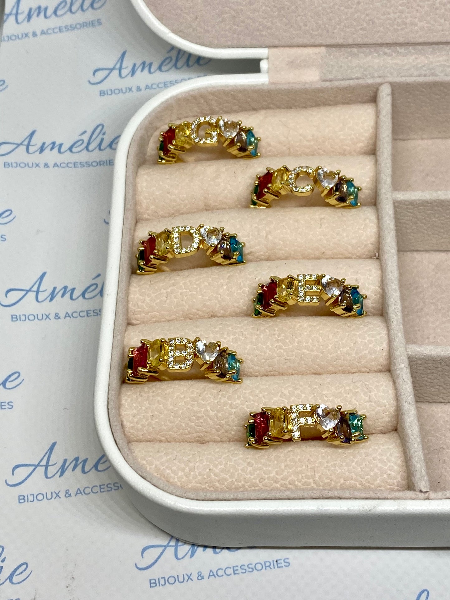 Anello rainbow con lettera