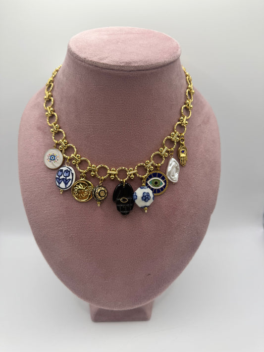 Collana charms blu e neri