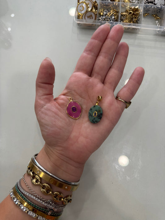 Charms pietra