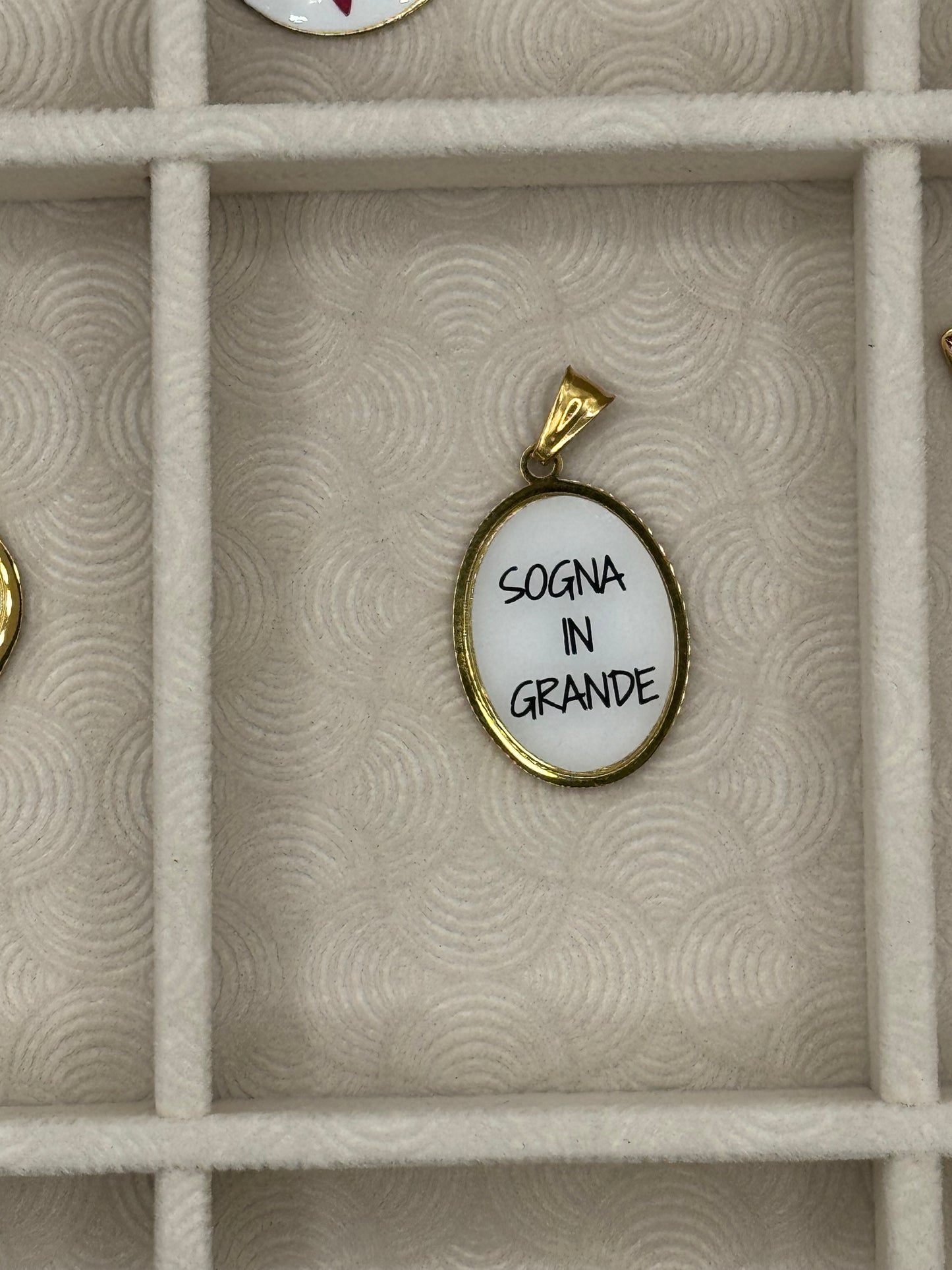 Charms frasi per collane