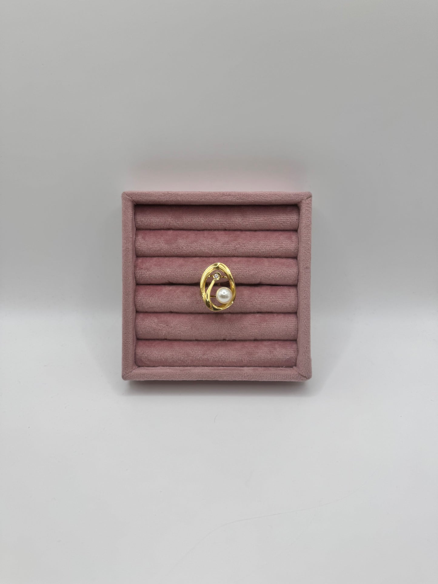 Anello oval con perla