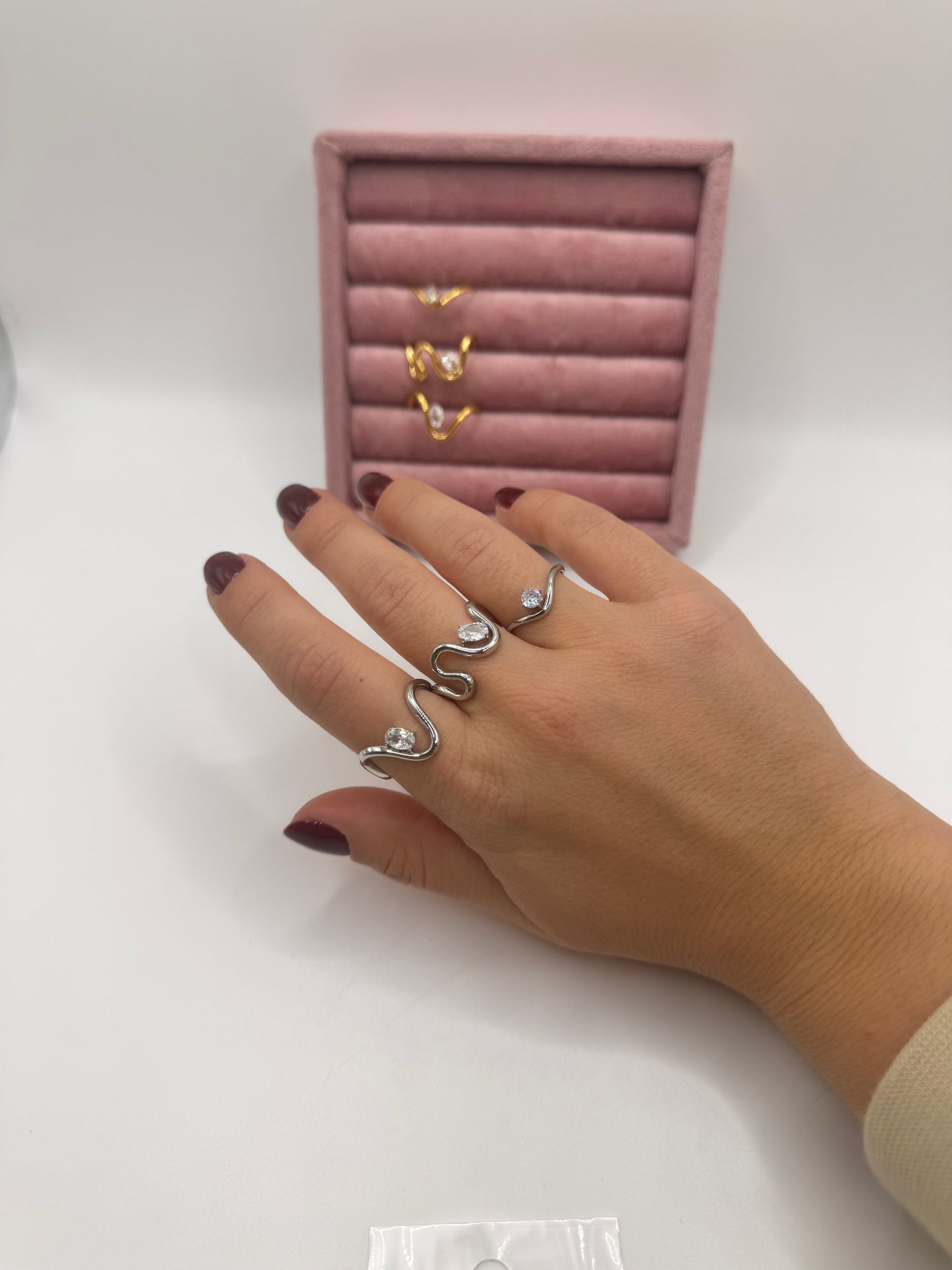 Anello onda con pietra