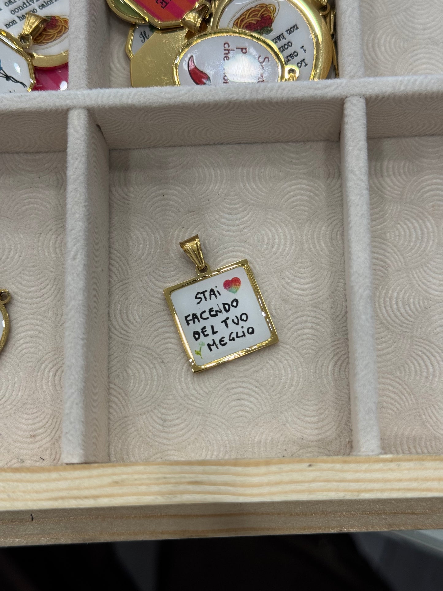 Charms frasi per collane