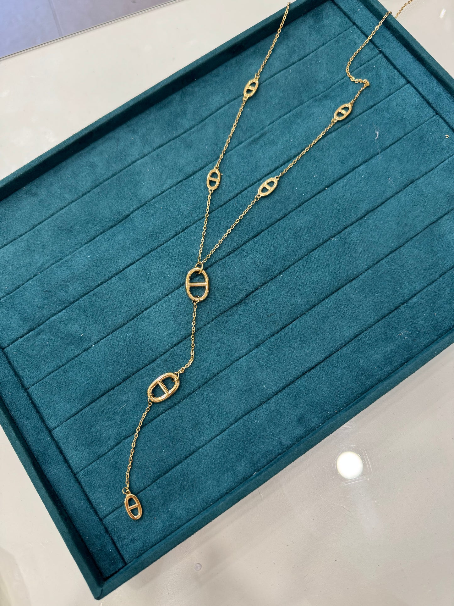 Collana y lunga