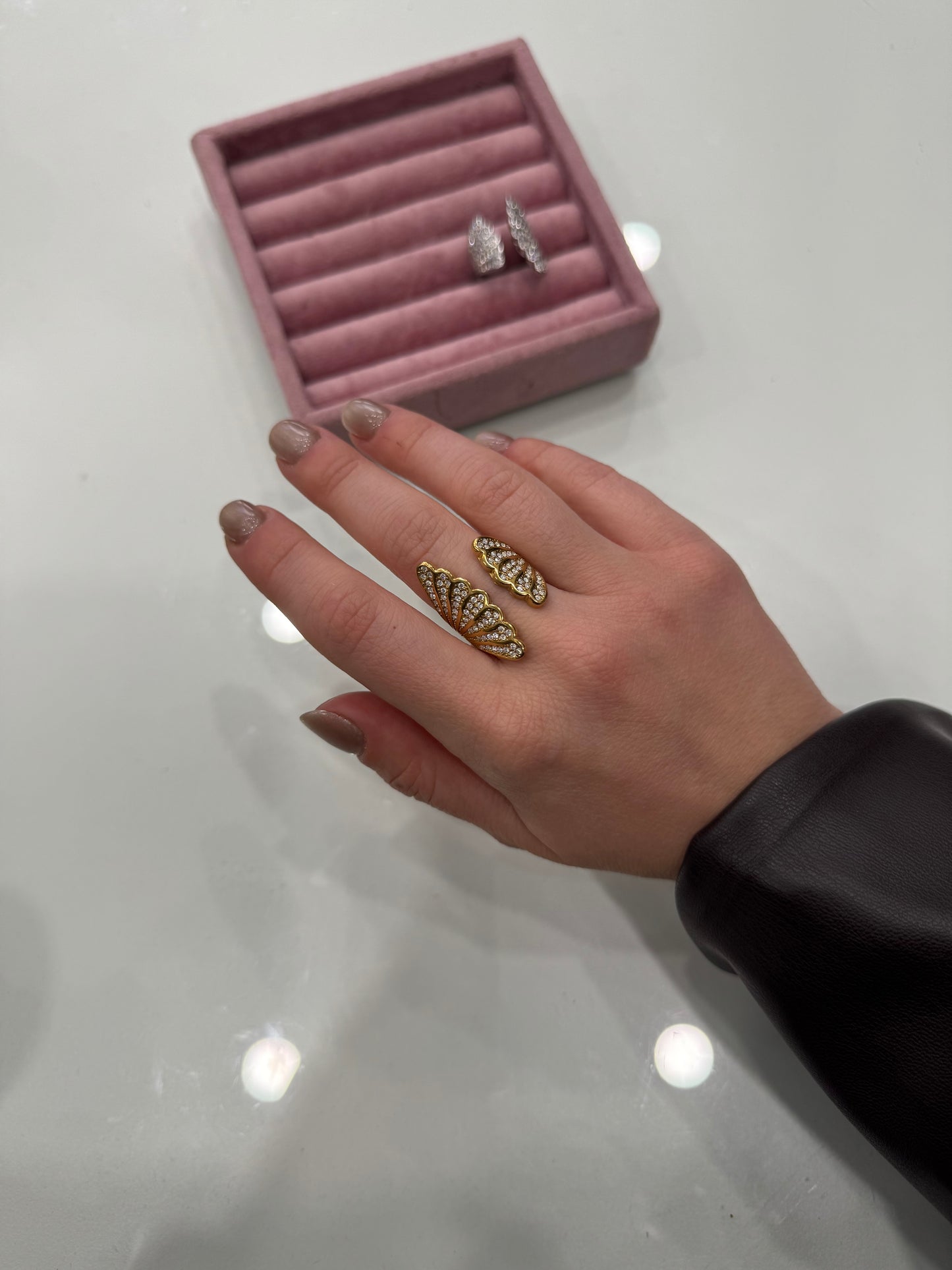 Anello ala pavè