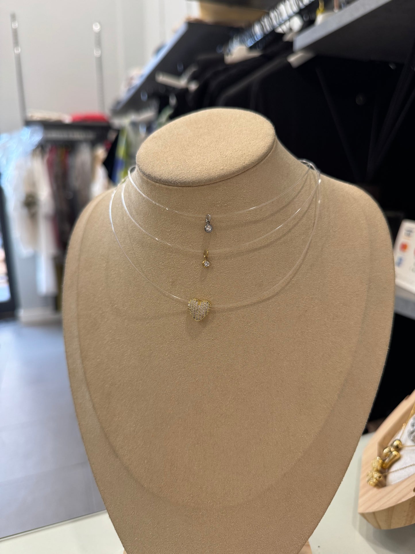 Collana invisibile