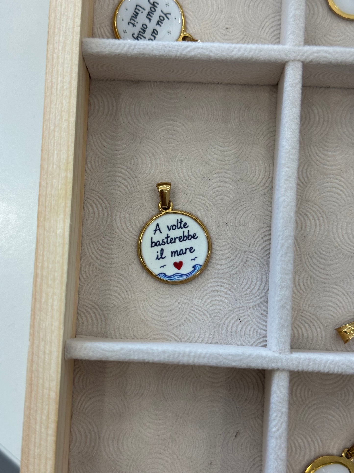 Charms frasi per collane