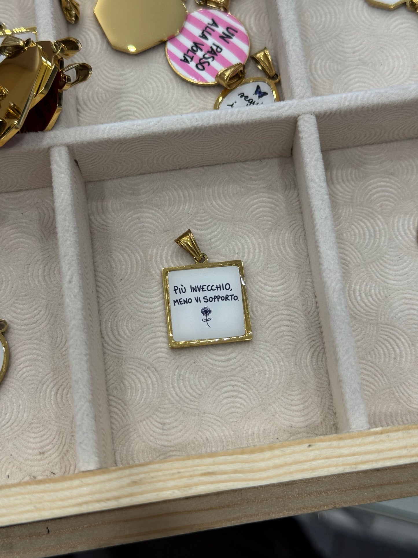 Charms frasi per collane