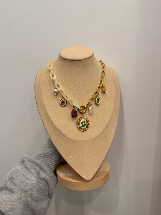 Collana charms ricamo