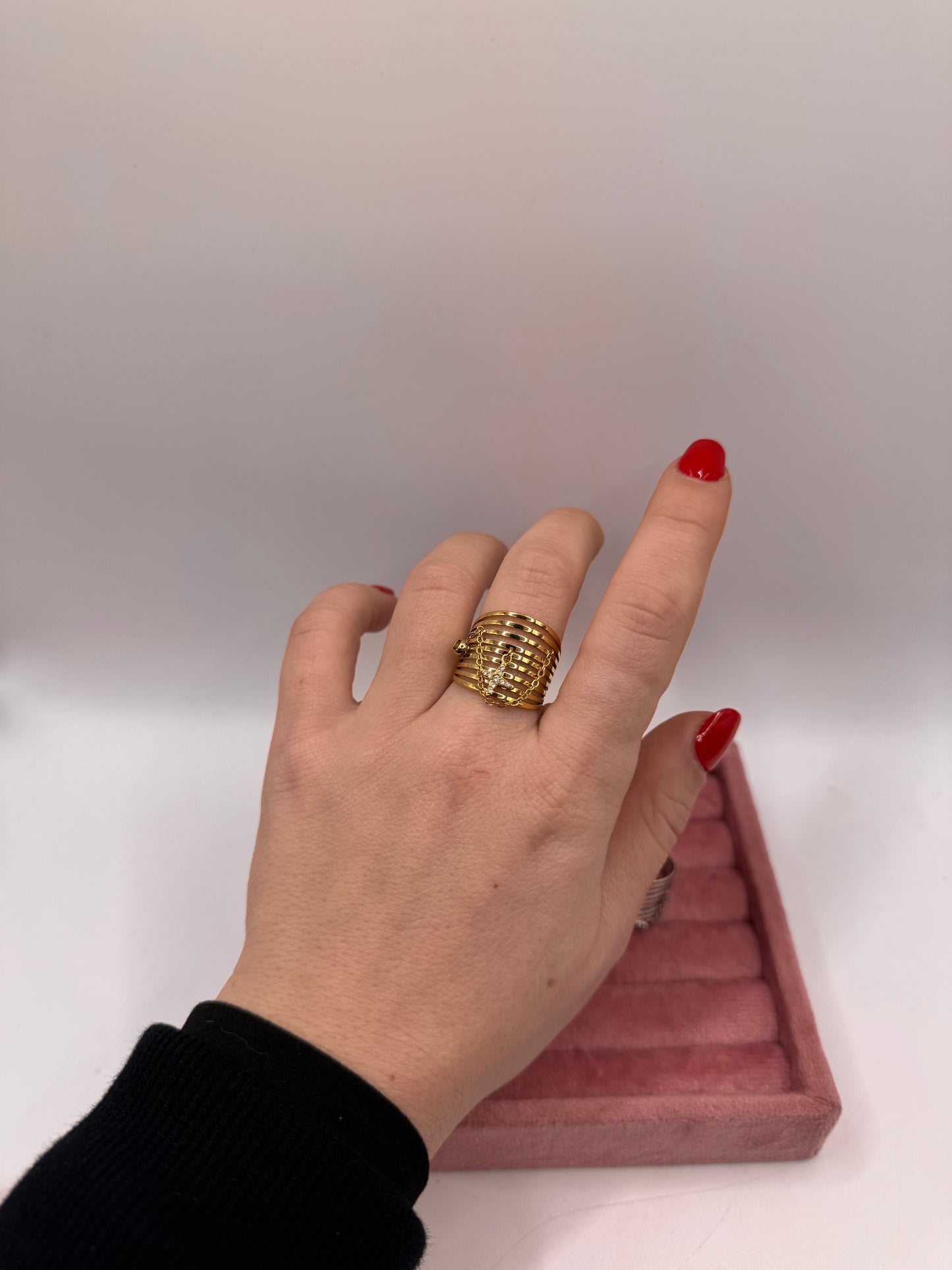 Anello fascione con pendenti