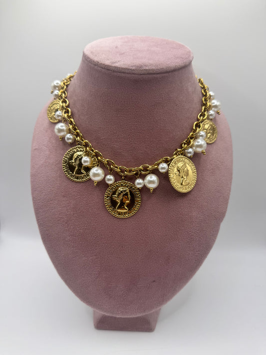 Collana perle e monete