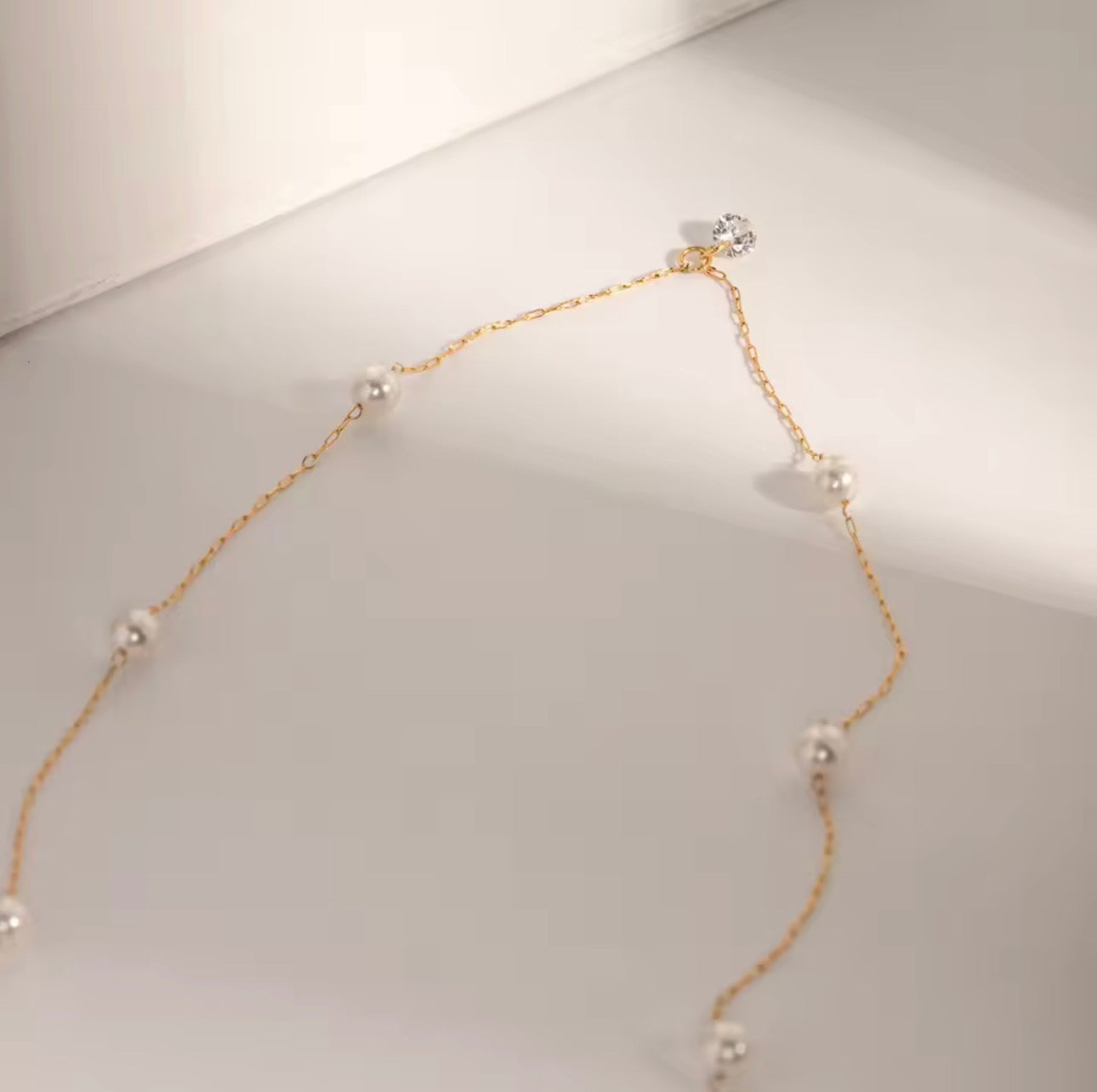 Girocollo micro perle con cristallo centrale