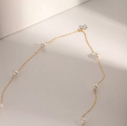 Girocollo micro perle con cristallo centrale