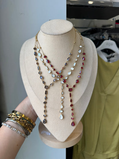 Collana y pietre
