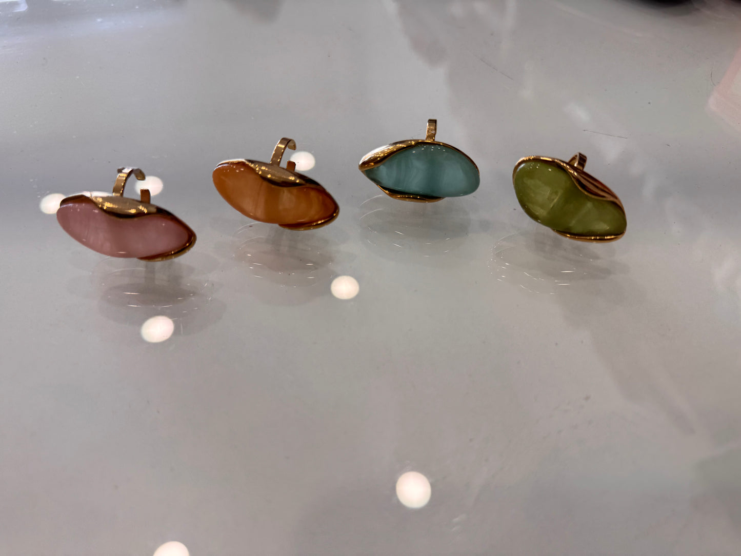 Anello pietra color