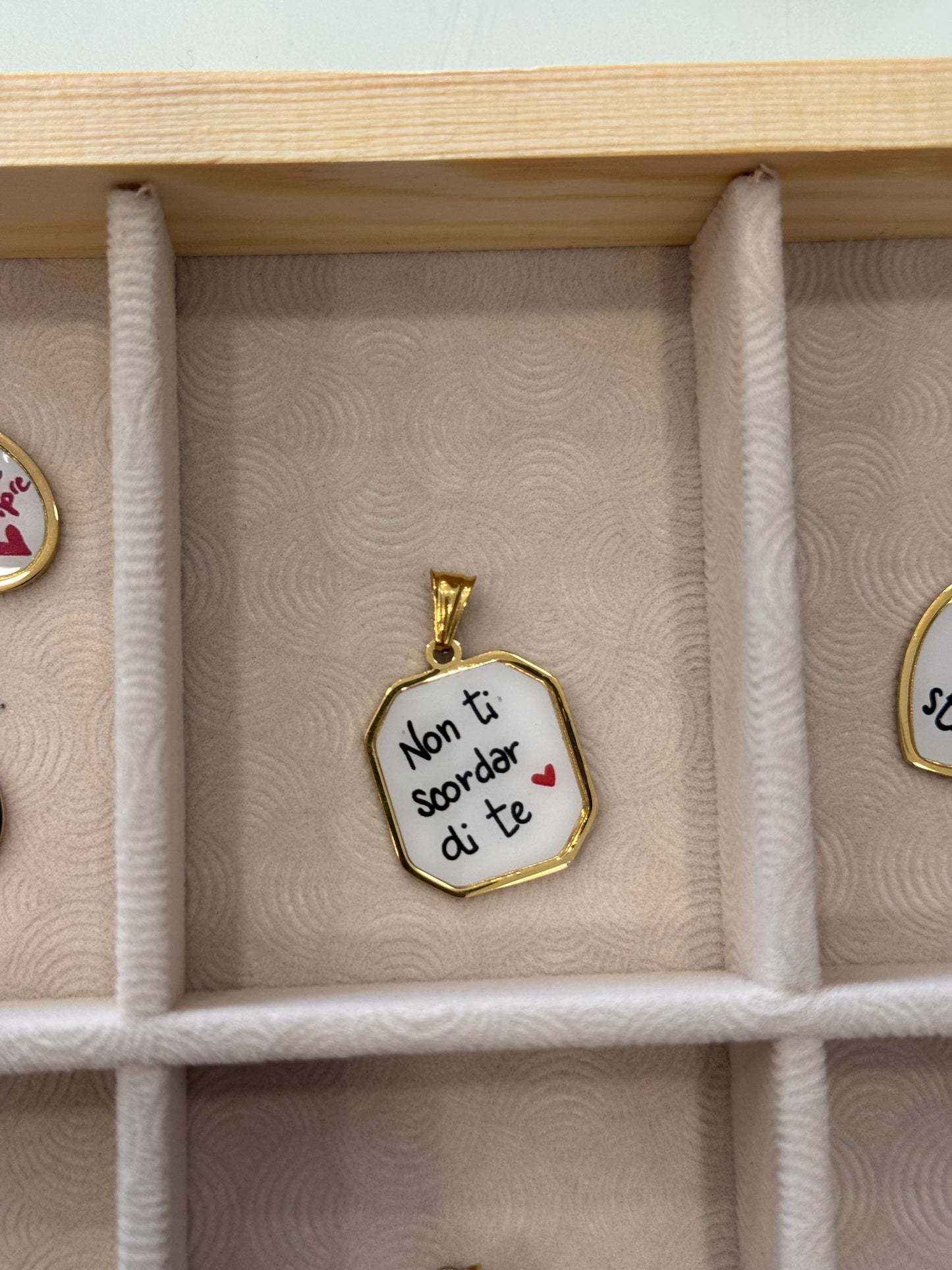 Charms frasi per collane