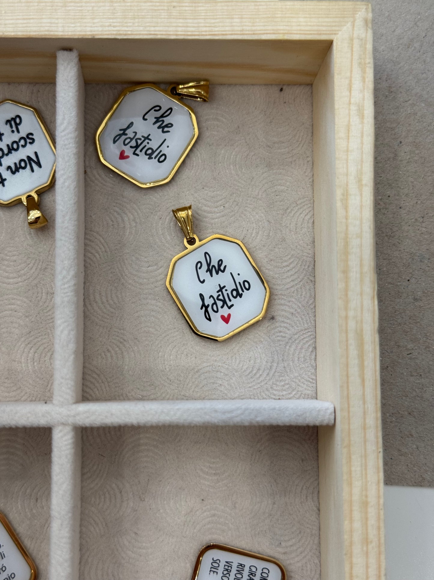 Charms frasi per collane