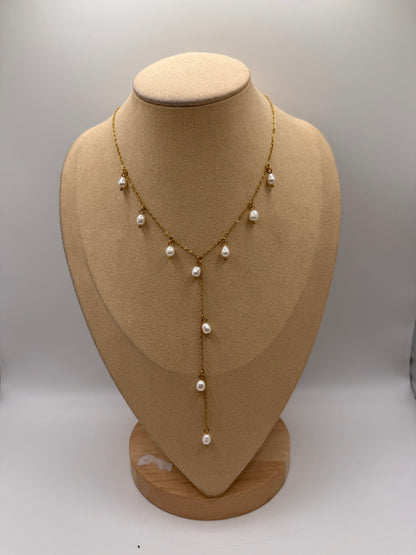 Collana y perline pendenti