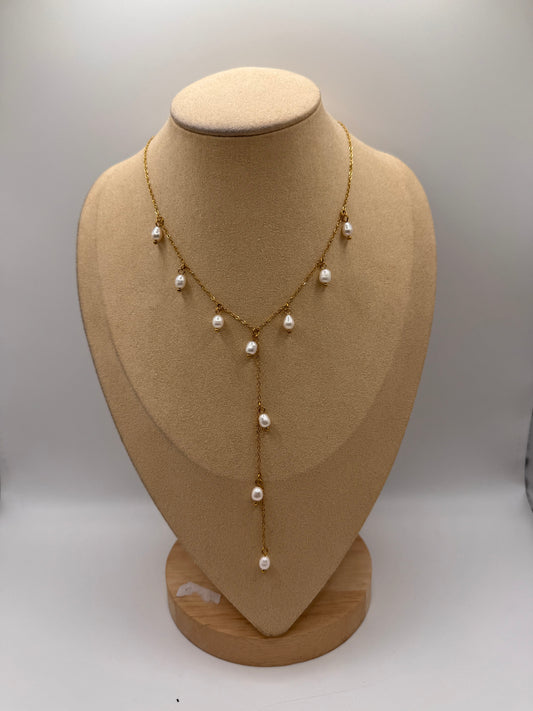 Collana y perline pendenti